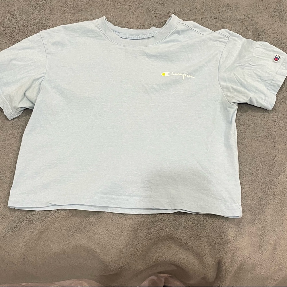 Cropped baby blue champion shirt